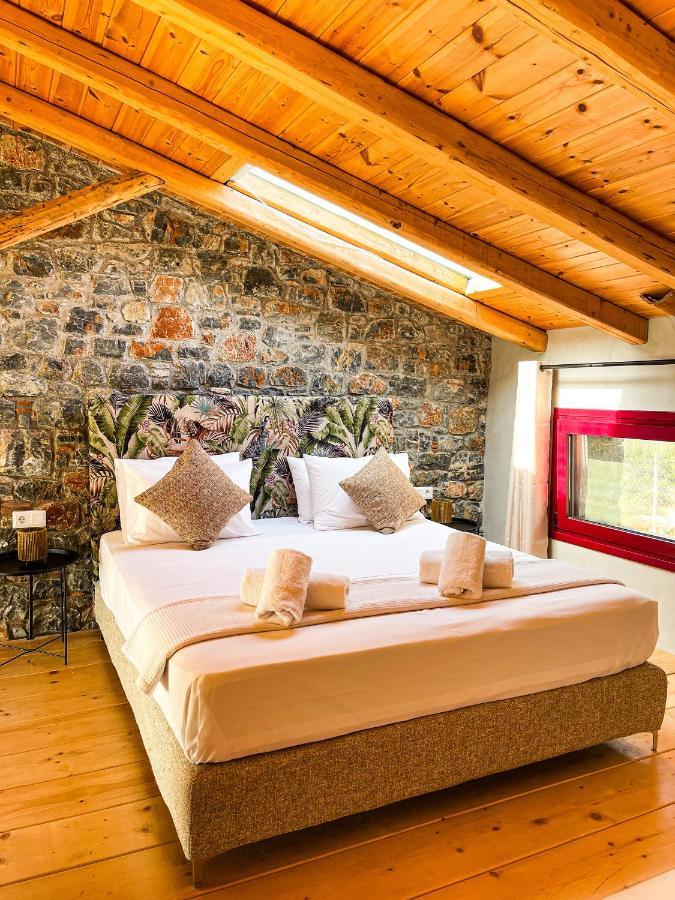 Modern Stone Villas With Swimming Pool Аливерион Екстериор снимка