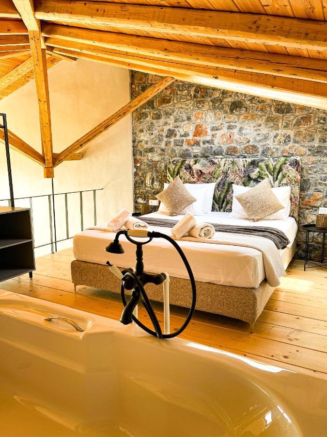 Modern Stone Villas With Swimming Pool Аливерион Екстериор снимка