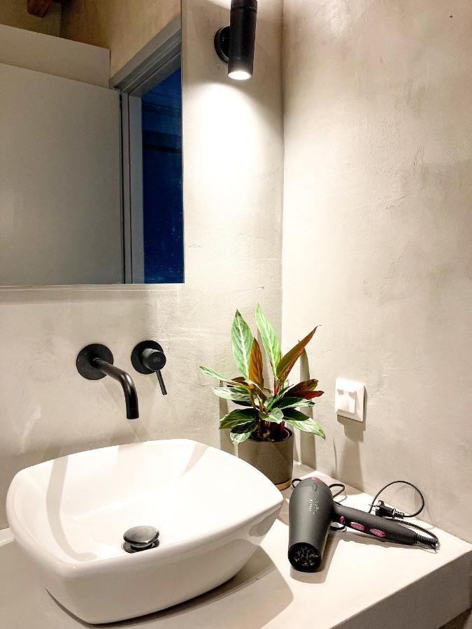 Modern Stone Villas With Swimming Pool Аливерион Екстериор снимка